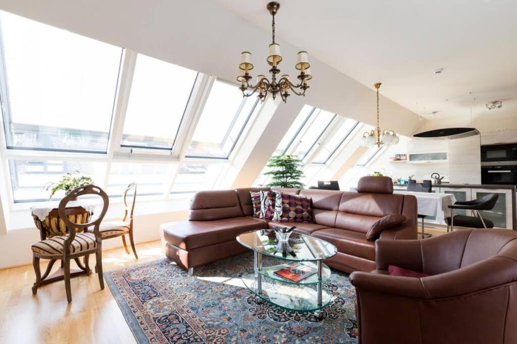 Grosses Penthouse #12 Mit Terrasse Und Aussicht Appartement Wenen